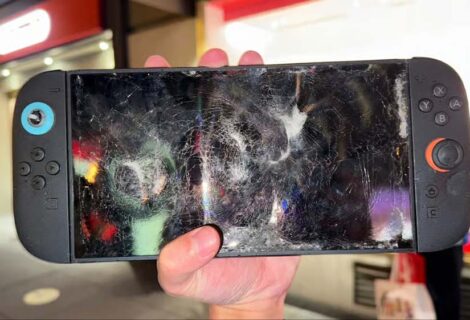 YouTuber breekt zijn Nintendo Switch 2 met een hamer en wordt de eerste speler die wordt verbannen van de winkel